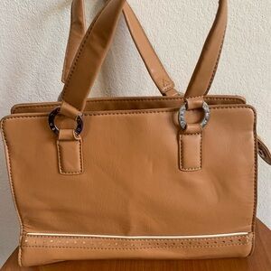 Tommy Hilfiger Y2K BRAND
Tan and Silver Shoulder Bag with Classic Design